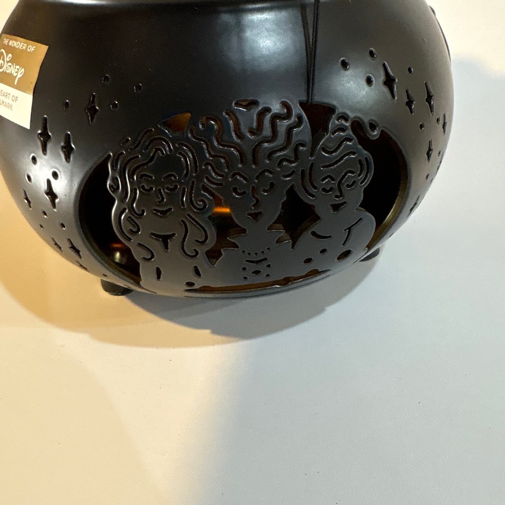 Hallmark Disney Hocus Pocus Sanderson Sisters Cauldron with Light Halloween - Picture 5 of 10